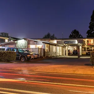 Twin Peaks Lakeside Motel